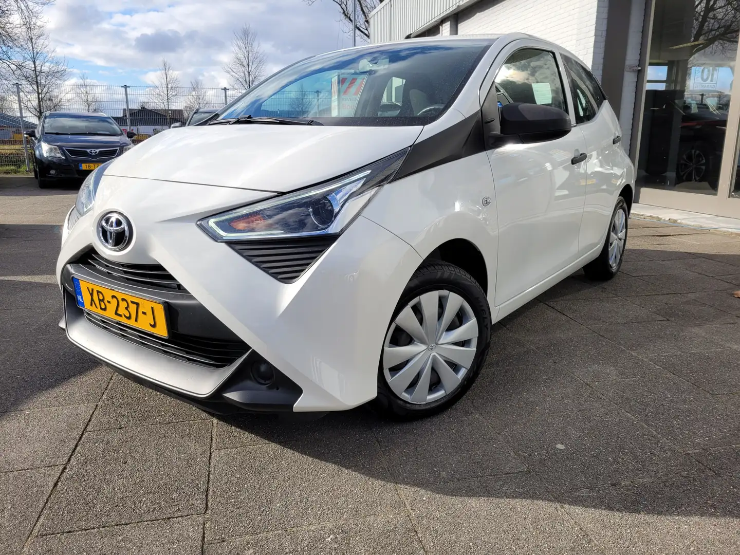 Toyota Aygo 1.0 VVT-i x-fun Airco|Cruise|El.ramen|Audio Wit - 1