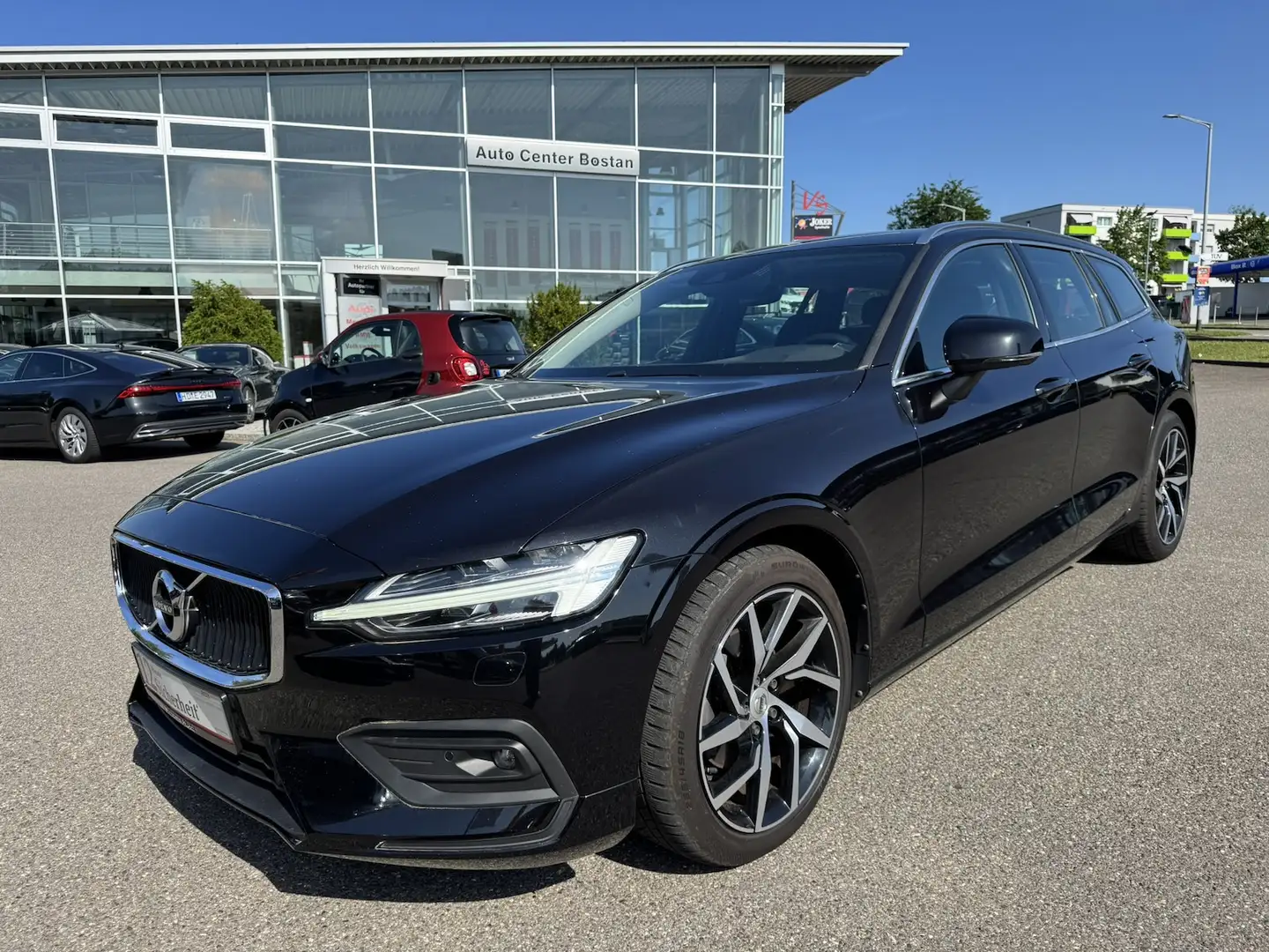 Volvo V60 D4 AWD MOMENTUM /NAVI/KLIMA/DAB/LEDER Siyah - 2