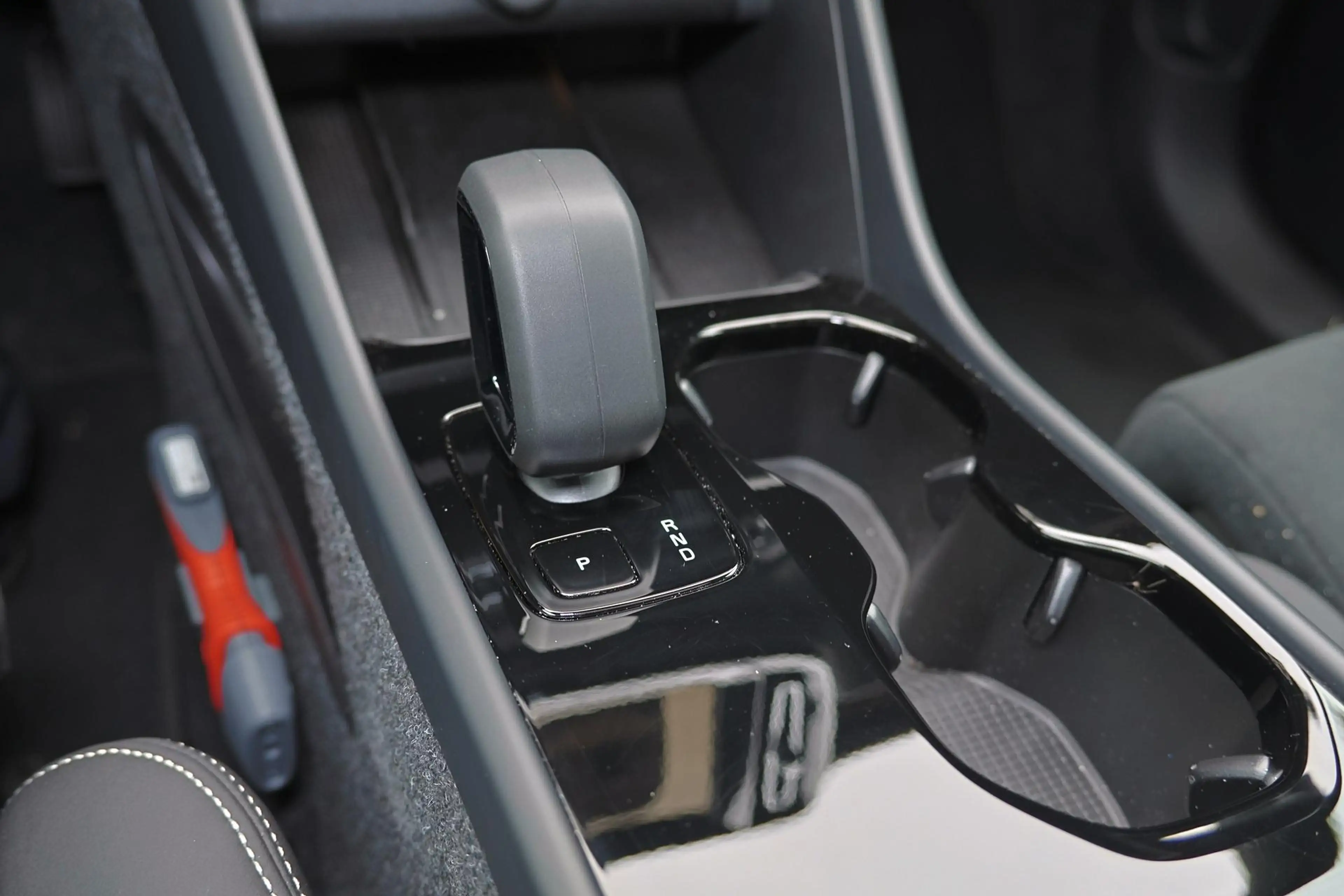 Volvo EC40 Performance Ultra Black Edition 82 kWh - Panoramad — photo 11