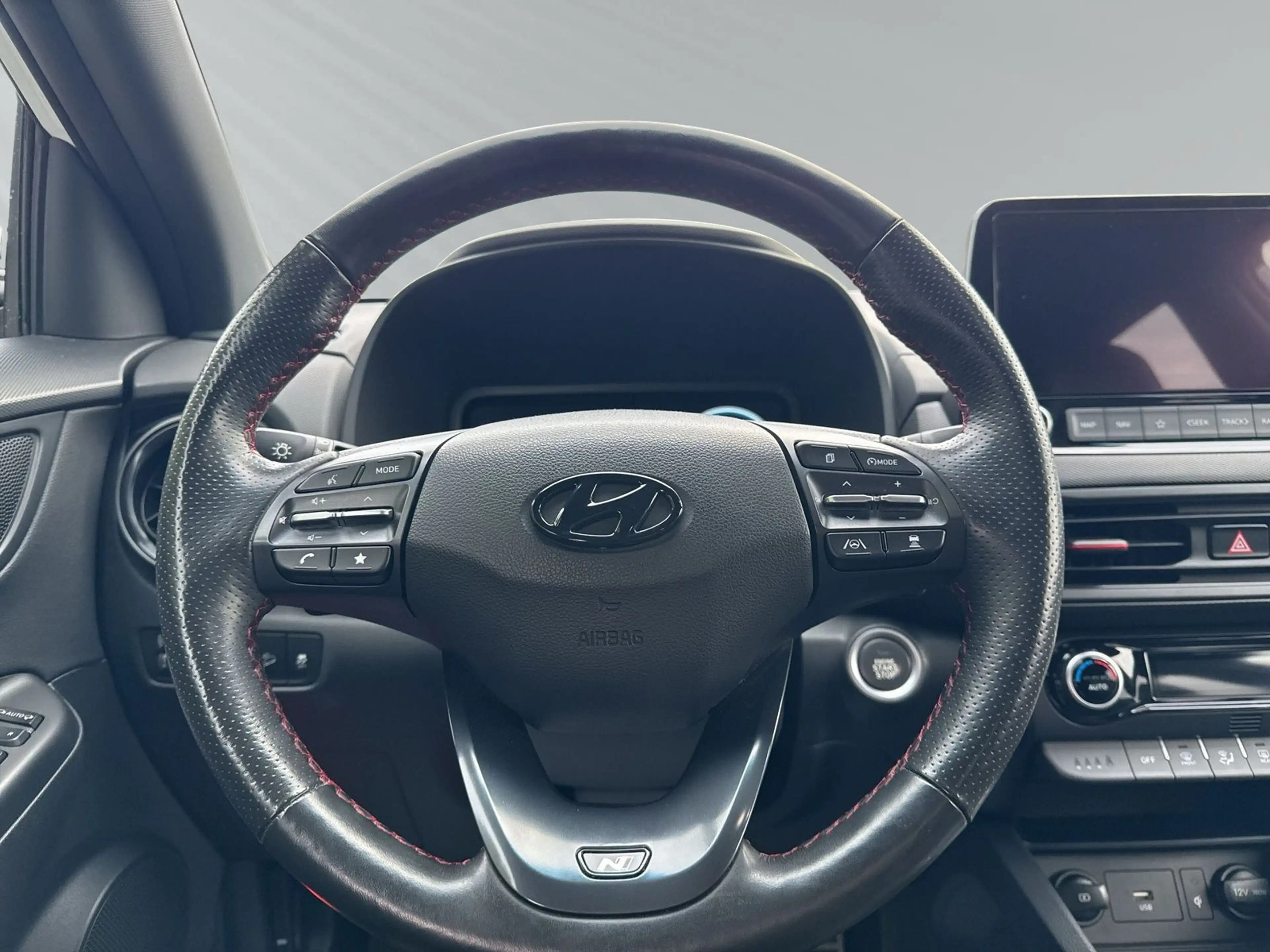 Hyundai KONA 1.6 T-GDI N Line 2WD +NAV+ALLWETTER+SHZ+19" — photo 12