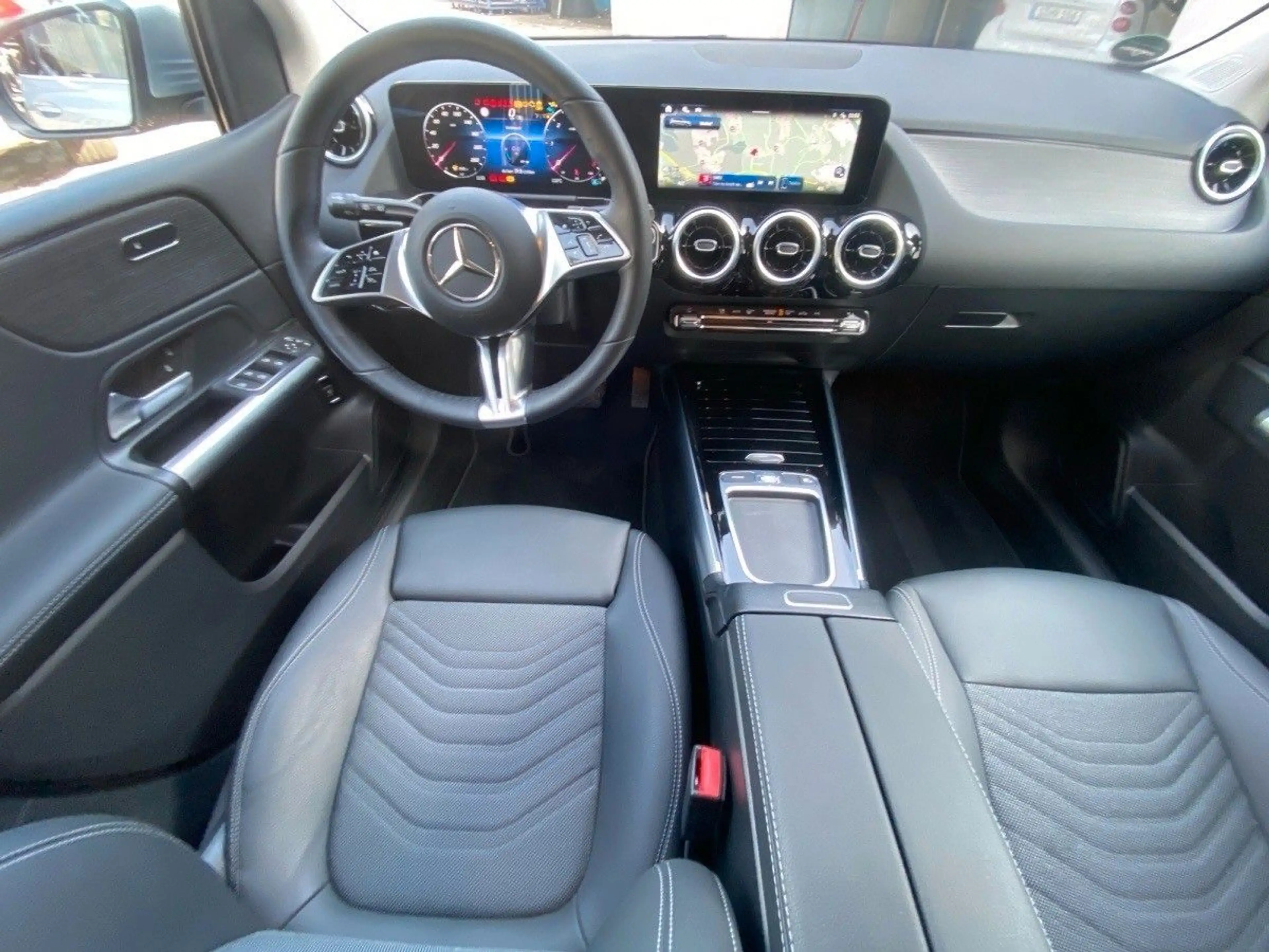 Mercedes-Benz B 220 B — photo 12