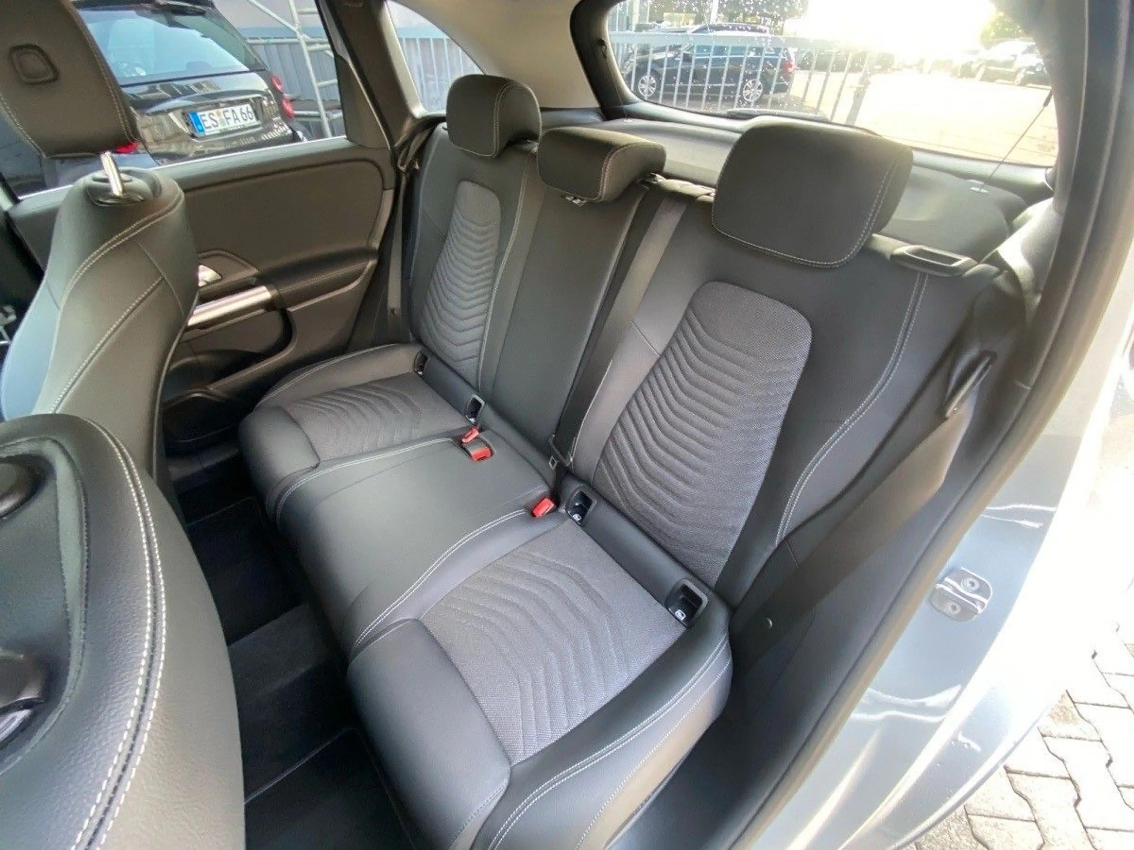 Mercedes-Benz B 220 B — photo 13
