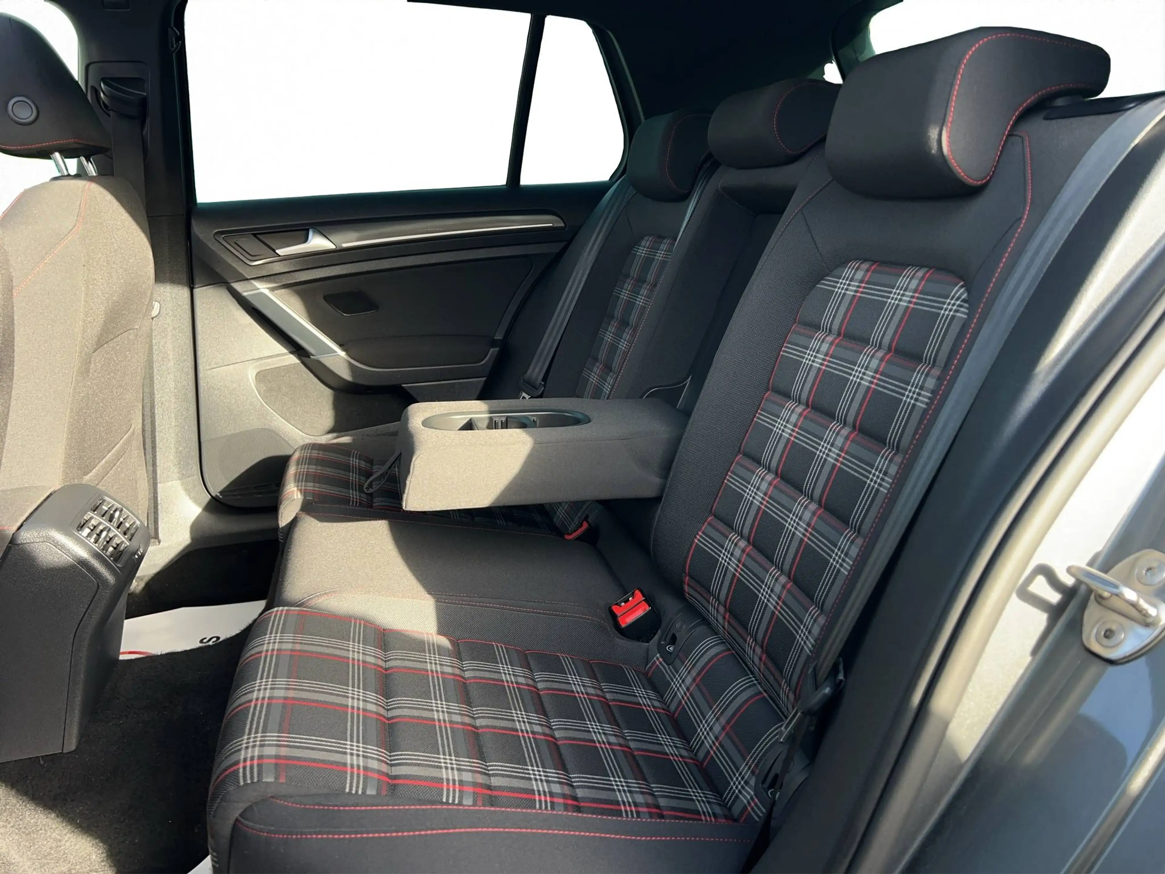 Volkswagen Golf GTI 2.0 TSI 245pk DSG • PANO • Full LED • Carplay • Keyless • Camera — photo 14