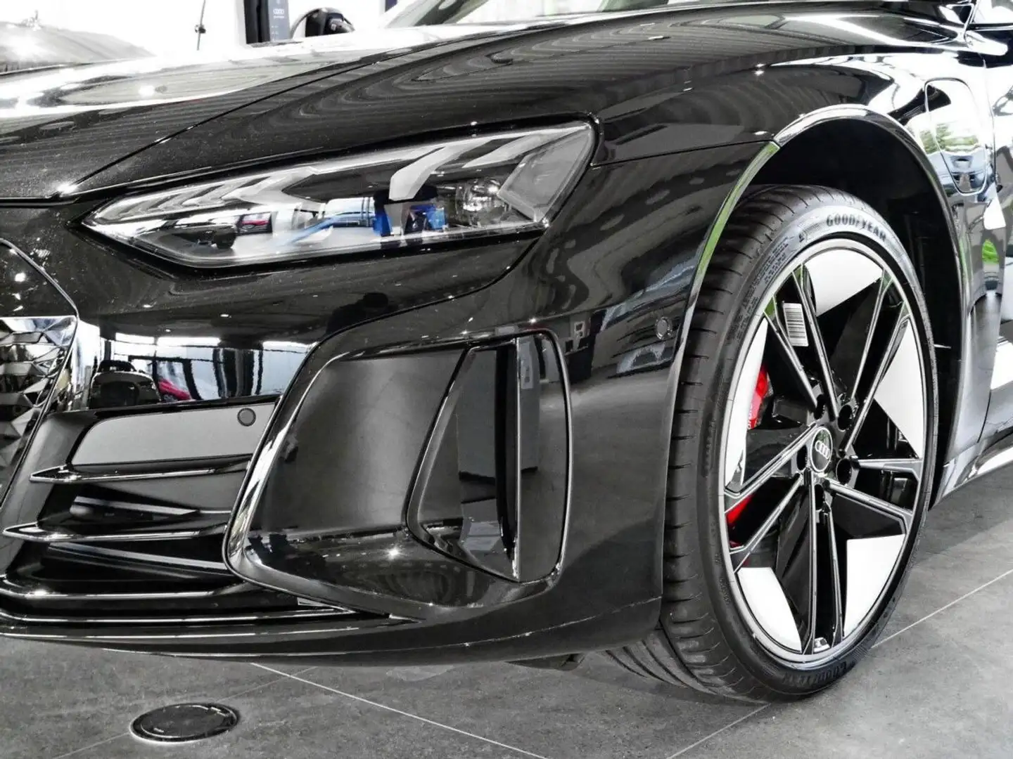 Audi e-tron GT Schwarz - 1