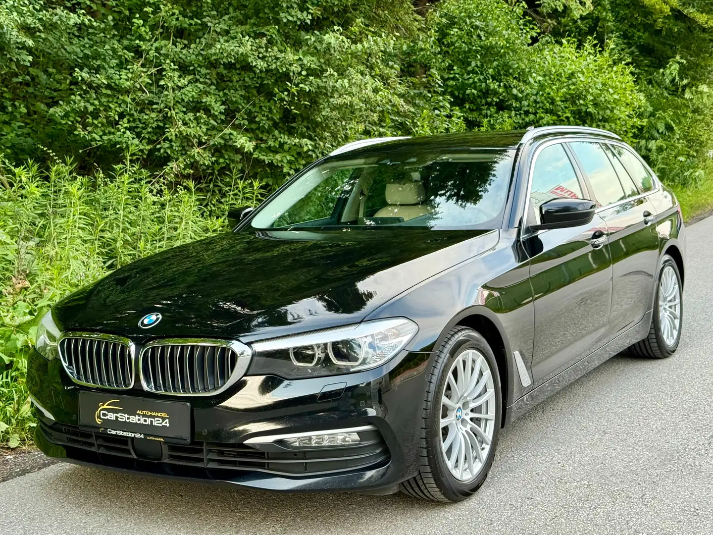 BMW 520 520d *ACC*LEDER*MEMORY*NAVI*TEMP*AMBIENTE*KEYLESS* Schwarz - 1