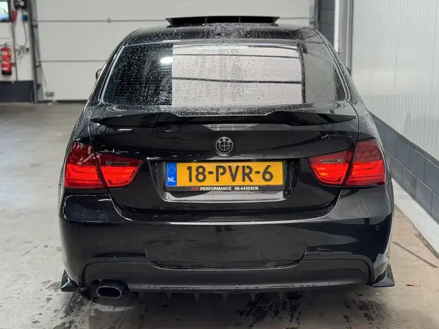 BMW 3 Series view 6