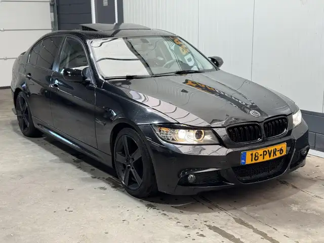 BMW 3 Series view 3