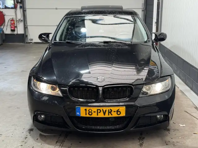 BMW 3 Series view 2
