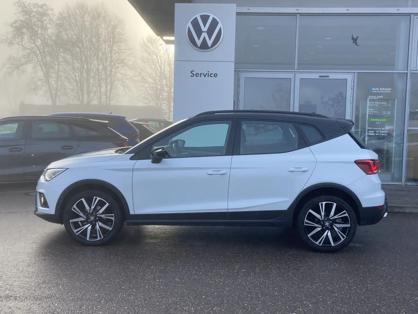 SEAT Arona 1.0 TSI FR-LINE BLACK-ED. 18"+NAVI+LED+FUL Weiß - 2