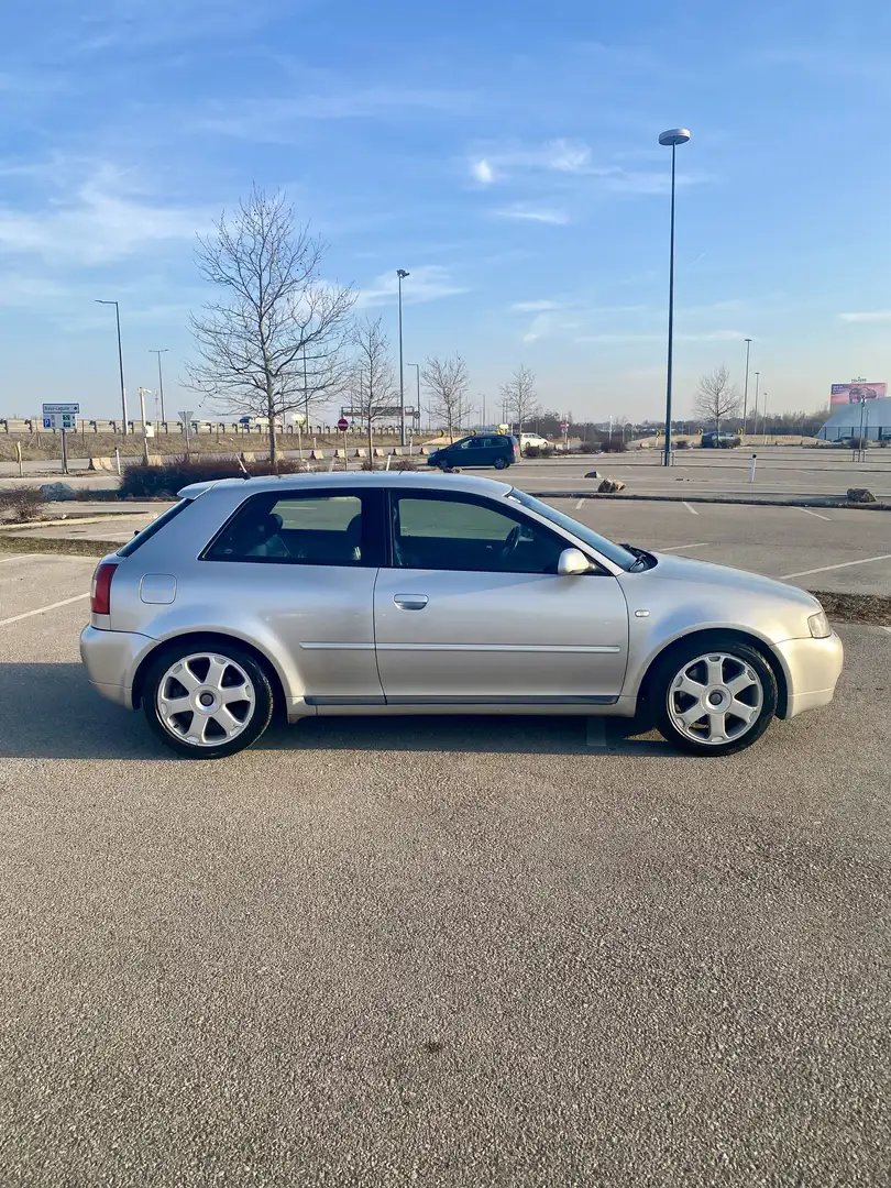 Audi S3 1.8 T quattro - 2