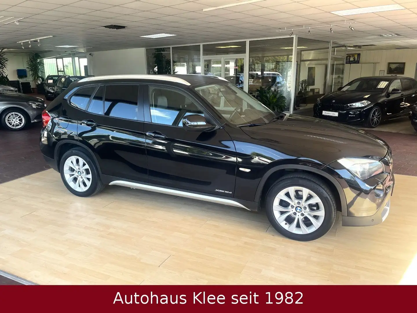 BMW X1 xDrive 18d *AHK* Zwart - 2