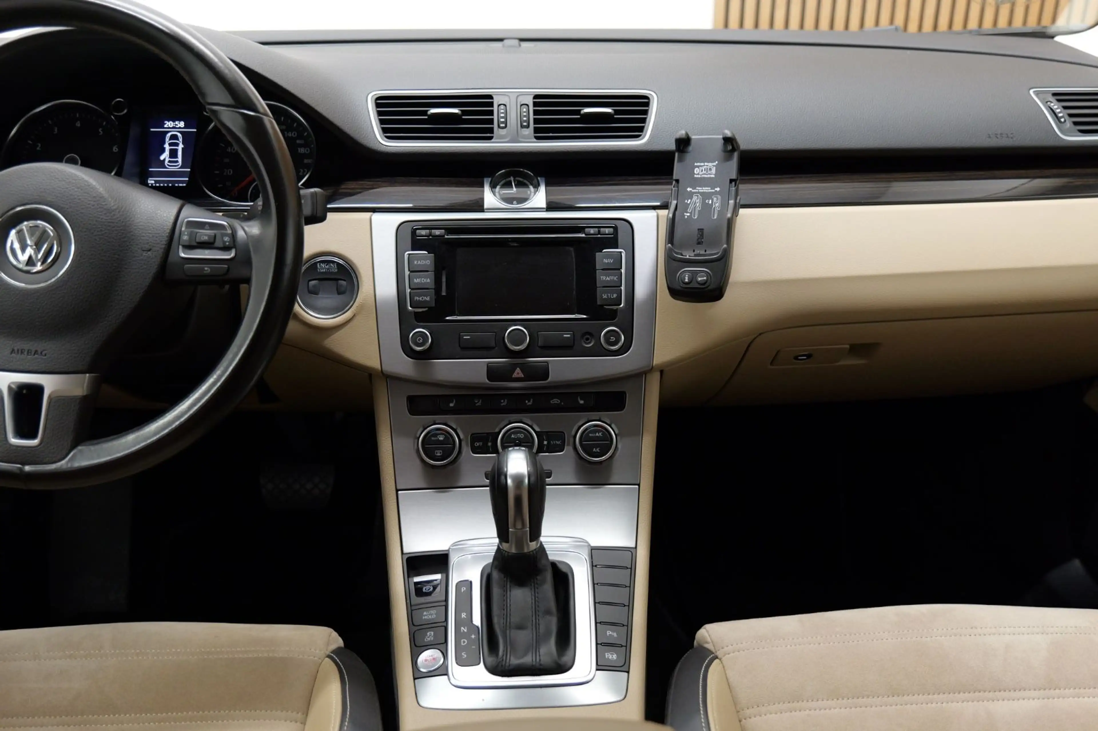 Volkswagen CC 1.8 TSI DSG *Garantie*Finanzierung* — photo 12