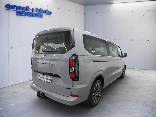 Ford Tourneo Custom view 3