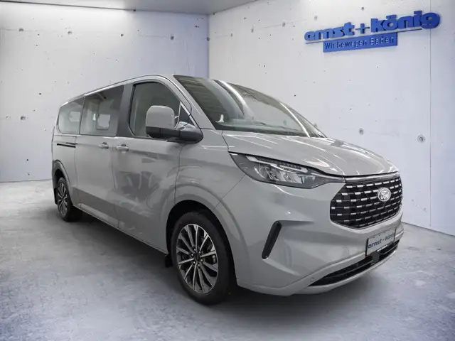 Ford Tourneo Custom view 2