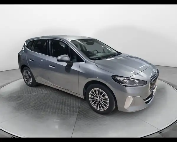 BMW 2 Series view 4