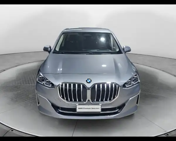 BMW 2 Series view 3