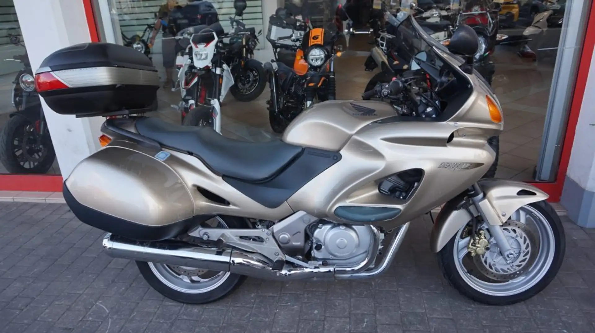 Honda Deauville 650 bicilindrica - 2