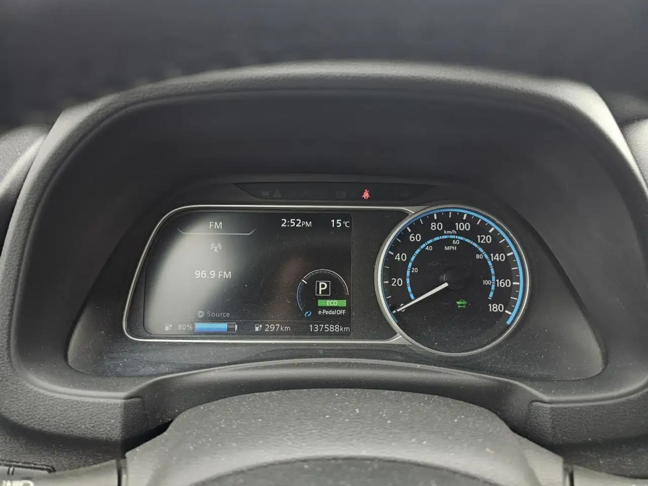 Nissan Leaf снимка Nissan Leaf