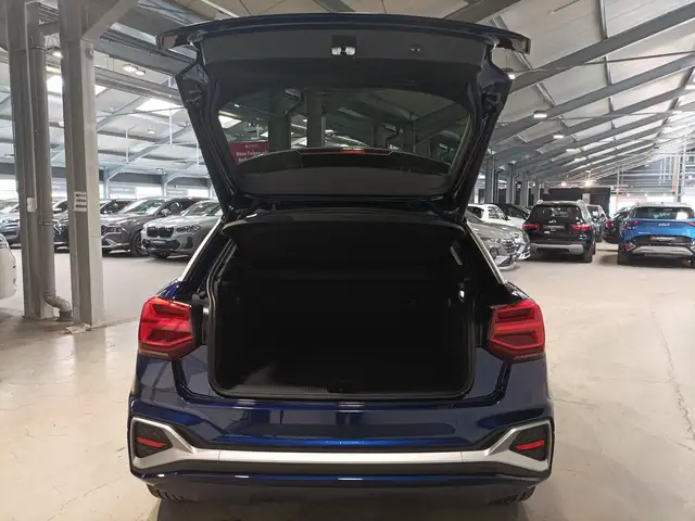 Audi Q2 view 6