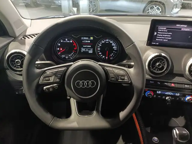 Audi Q2 view 10