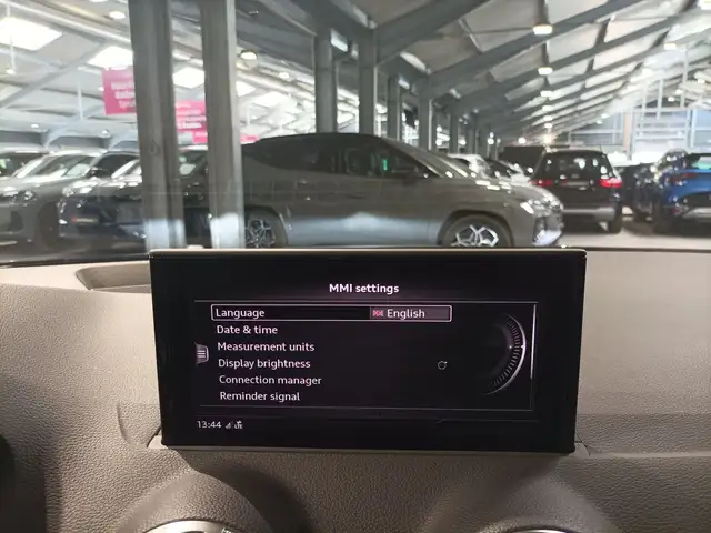 Audi Q2 view 11