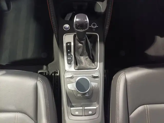 Audi Q2 view 13