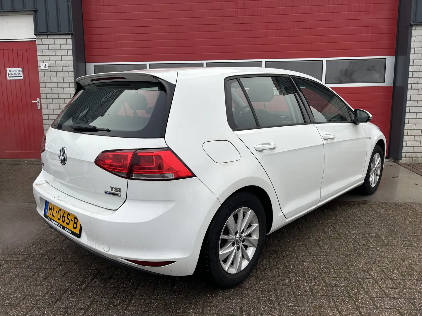 Volkswagen Golf 1.0 TSI Trendline NAVI / AIRCO / CRUISE / BLUETOOT Wit - 2