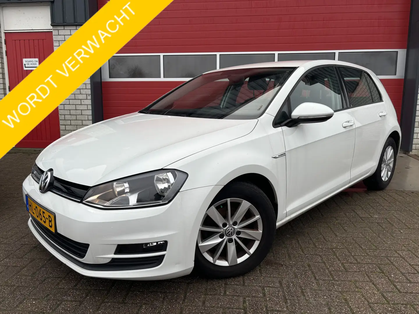 Volkswagen Golf 1.0 TSI Trendline NAVI / AIRCO / CRUISE / BLUETOOT Wit - 1