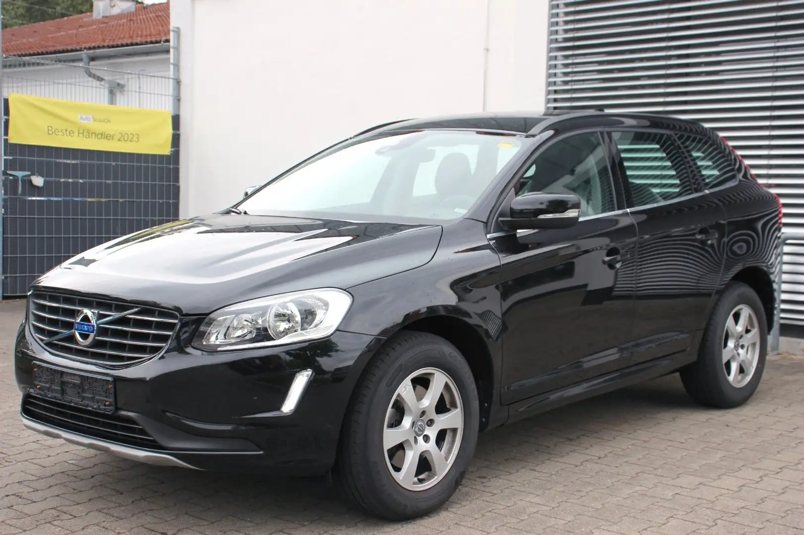 Volvo XC60 2.0 D3 # Tempomat # AHK # 8-fach Alu # Eur6 Schwarz - 1
