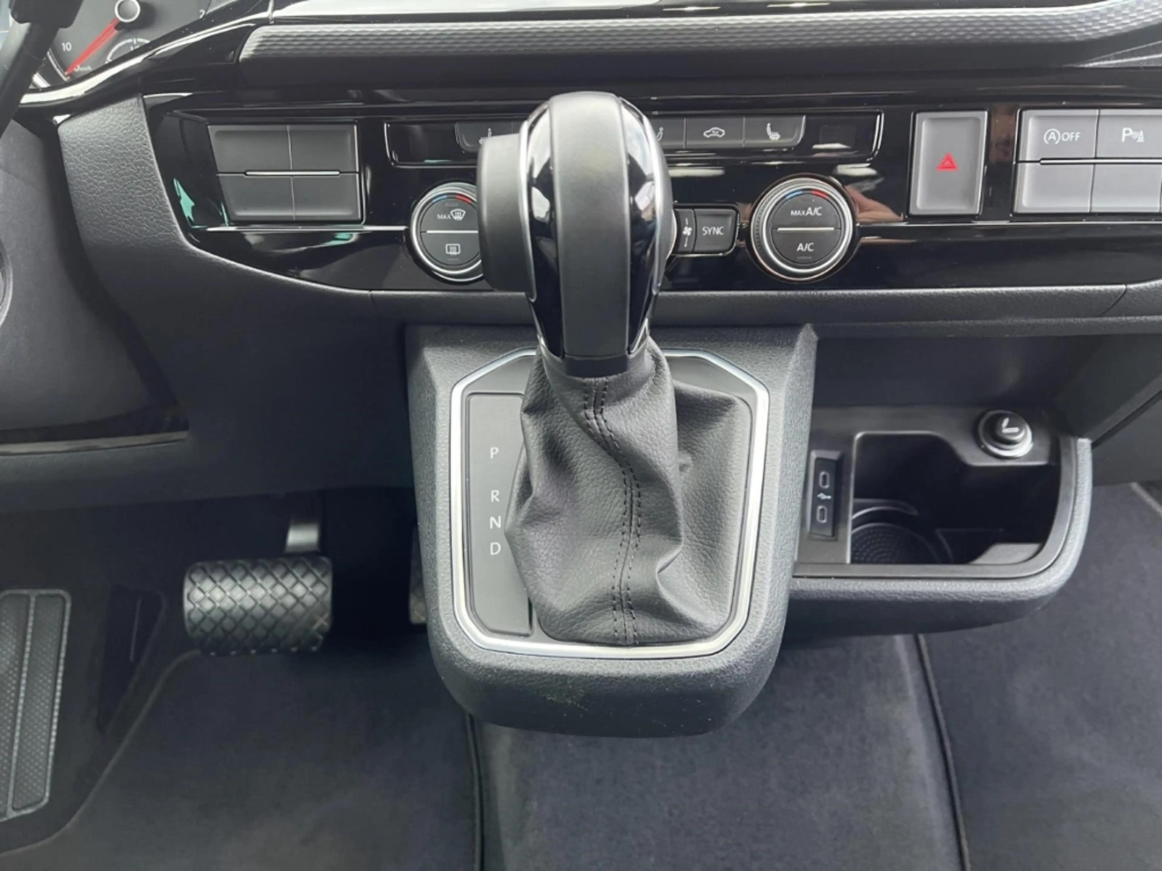 Volkswagen T6.1 Multivan 2.0 TDI 4Motion Gen. Six Alu LED Kamera Navi ACC S — photo 15