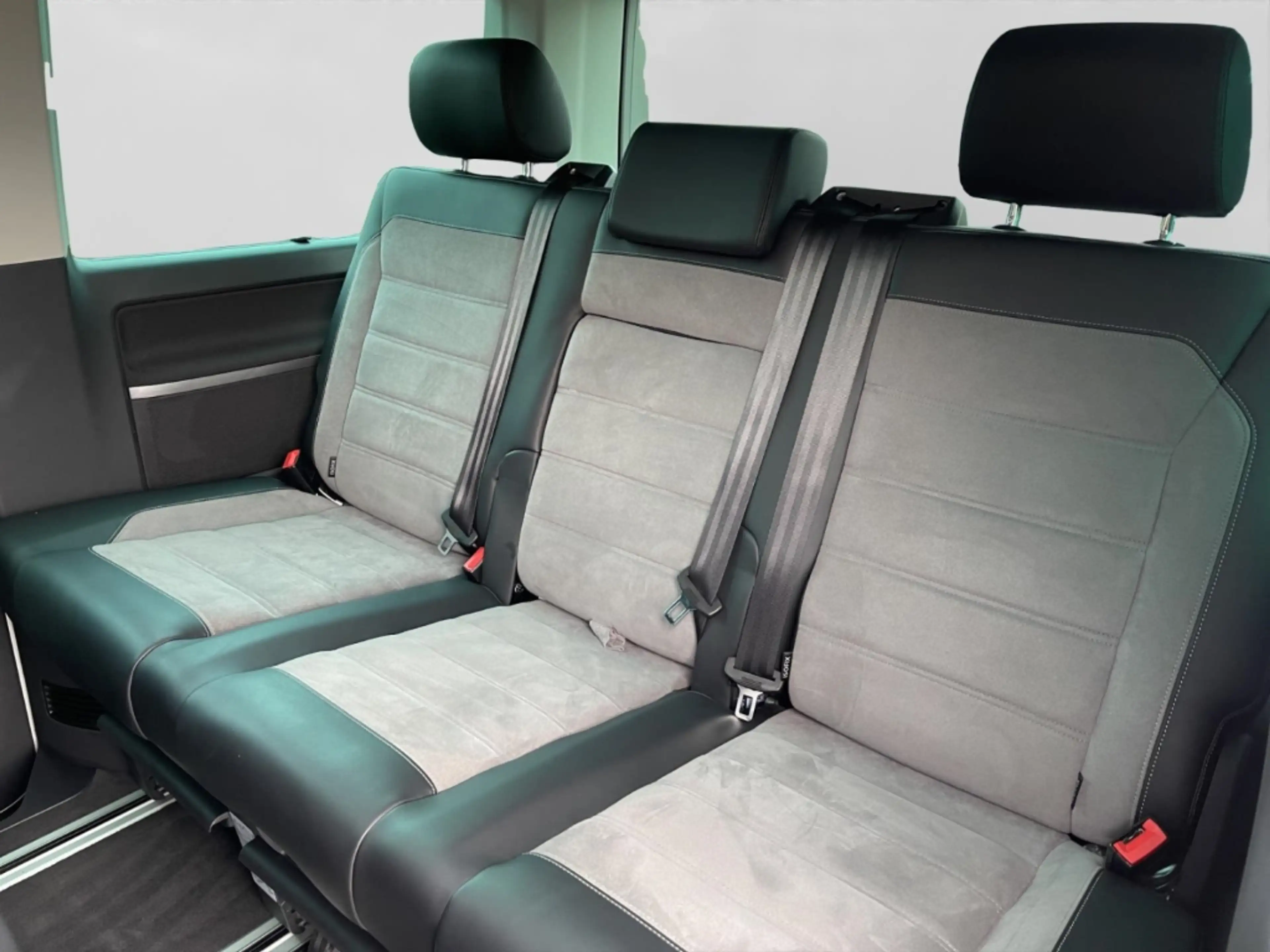 Volkswagen T6.1 Multivan 2.0 TDI 4Motion Gen. Six Alu LED Kamera Navi ACC S — photo 13