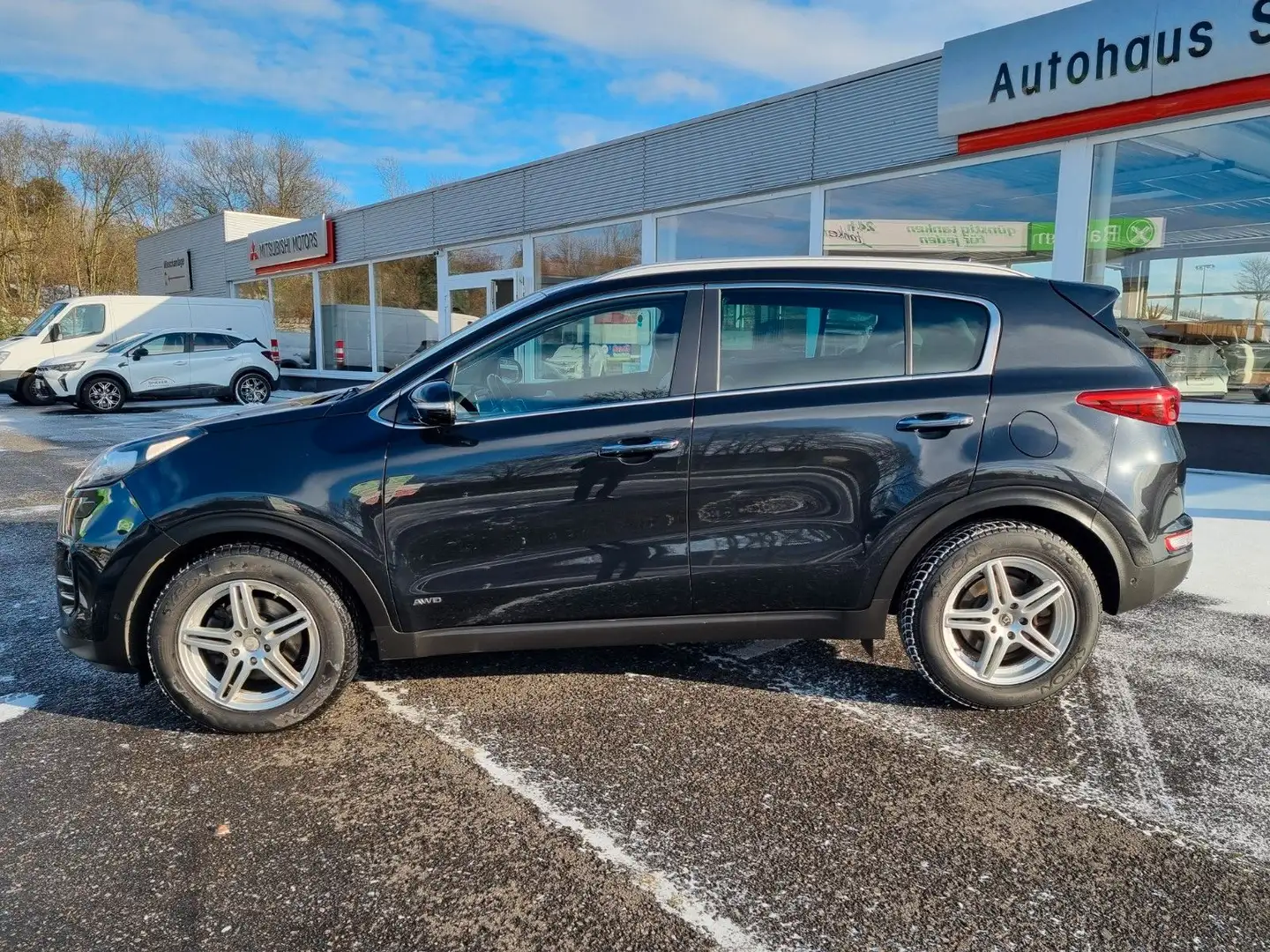 Kia Sportage 2.0 CRDi Spirit 4WD Autom. Schwarz - 2