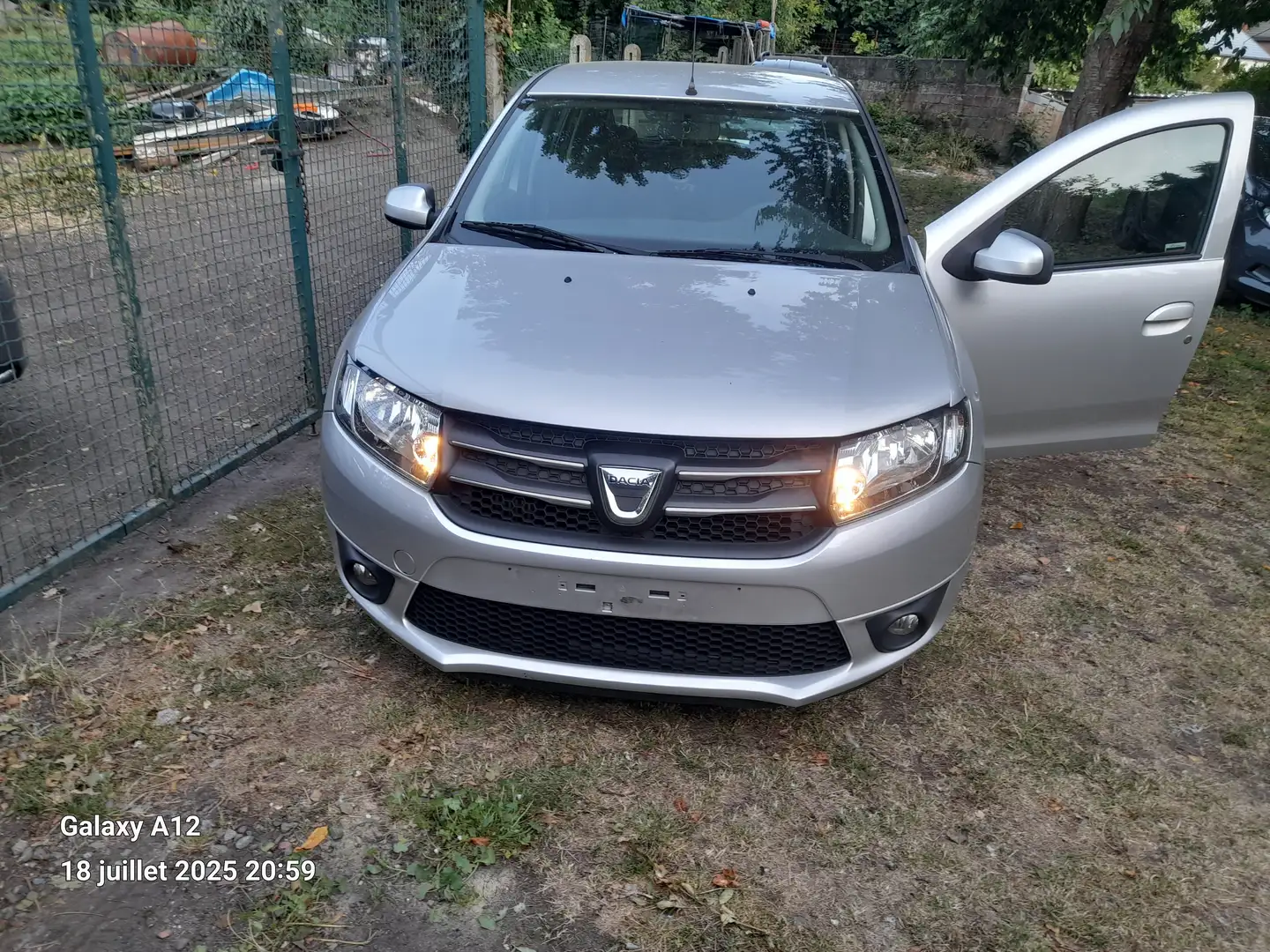 Dacia Sandero Sandero 0.9 TCe clim gps nv courroie ctok Grijs - 1