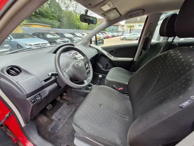 Toyota Yaris view 9