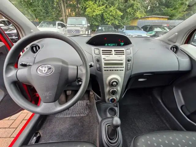 Toyota Yaris view 11