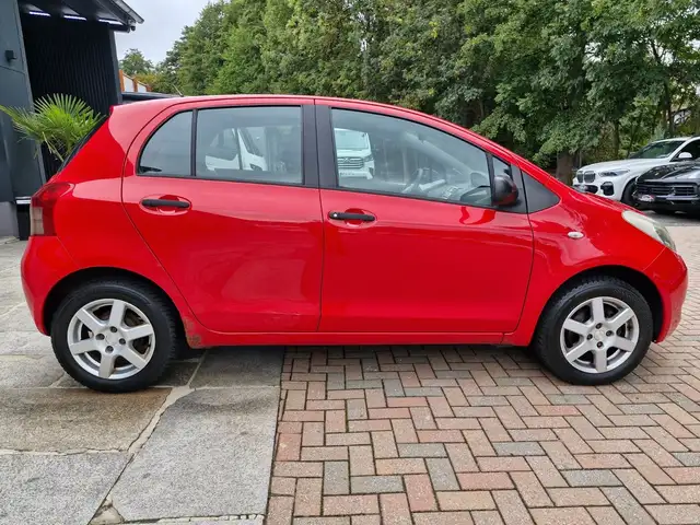 Toyota Yaris view 4