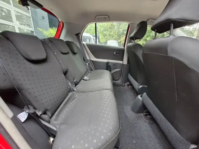 Toyota Yaris view 13