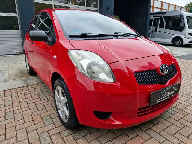 Toyota Yaris view 3