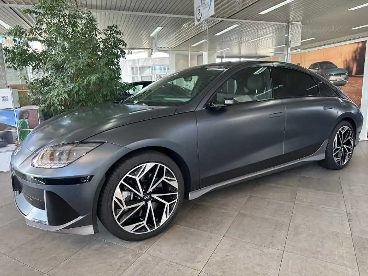 Hyundai IONIQ 6 77,4kWh UNIQ 4WD inkl. digitale Spiegel Gris - 2