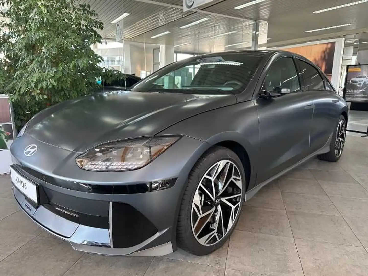 Hyundai IONIQ 6 77,4kWh UNIQ 4WD inkl. digitale Spiegel Gris - 1