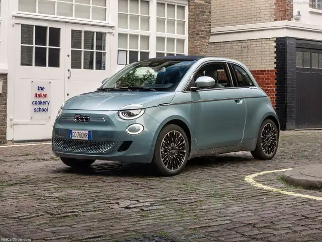 Fiat 500e Red Cabrio 23,65 kWh