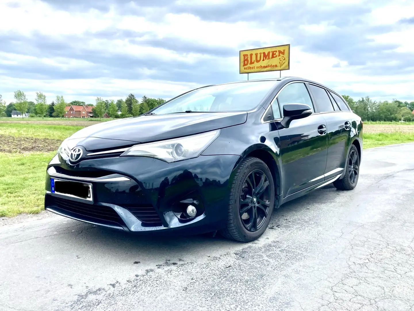 Toyota Avensis Touring Sports 2.0 D-4D Business Edition Schwarz - 1