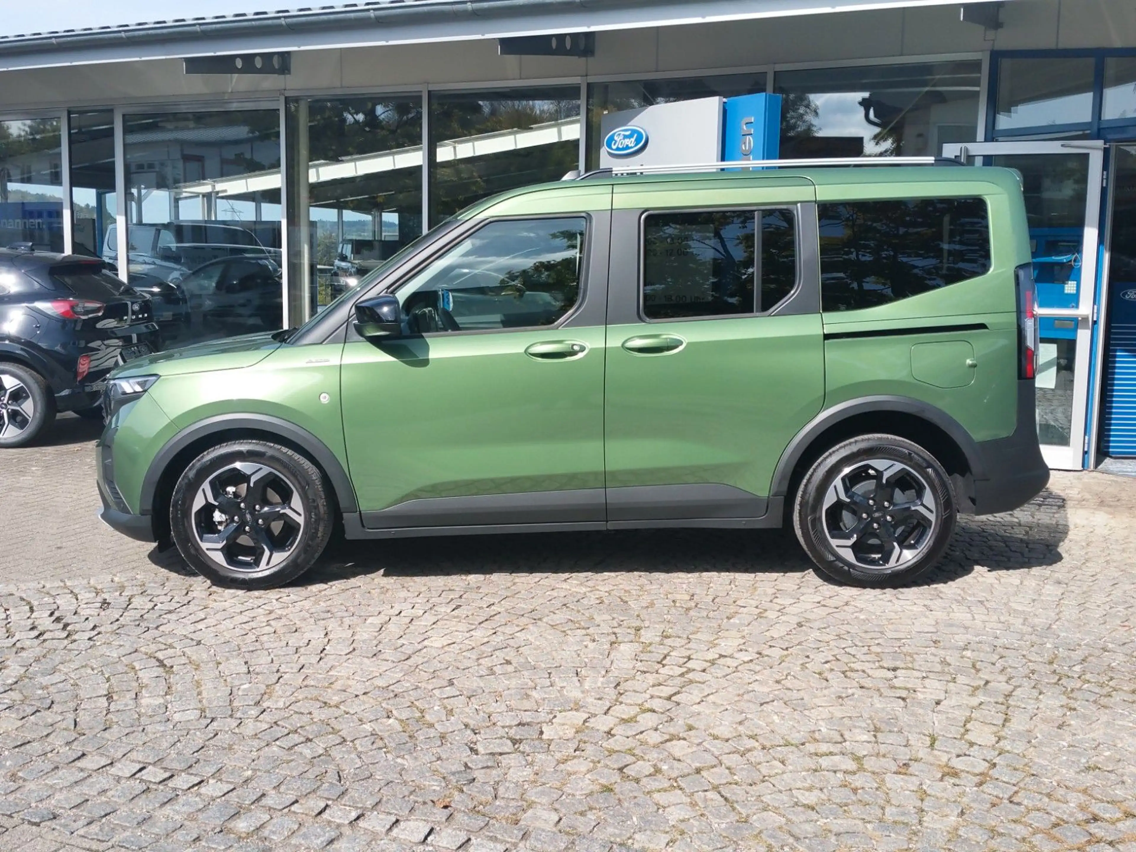 Ford Tourneo Courier Active Navi Kamera Winterp. 1.Ha — photo 3