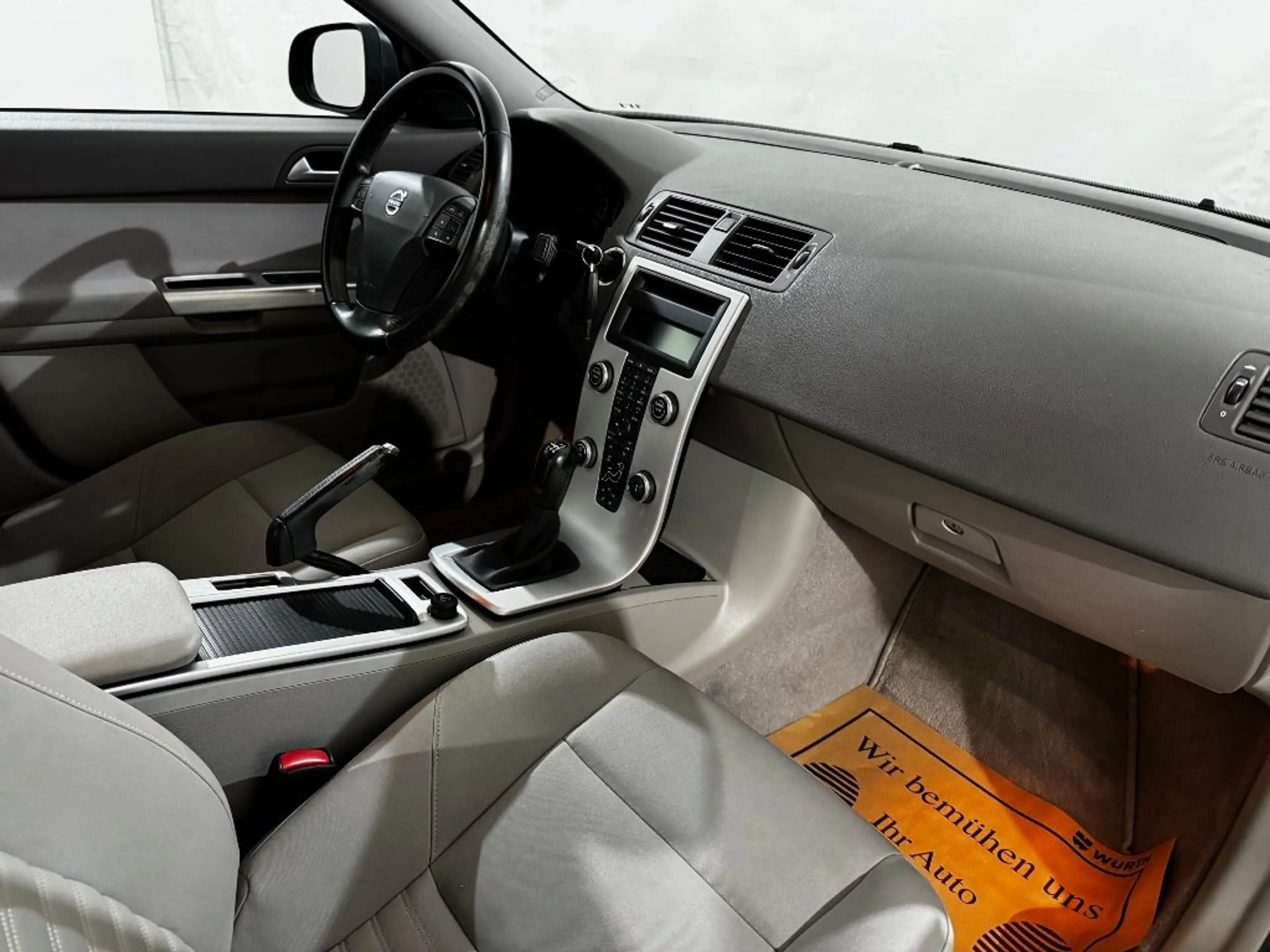Volvo S40 D2 Business Edition — photo 14