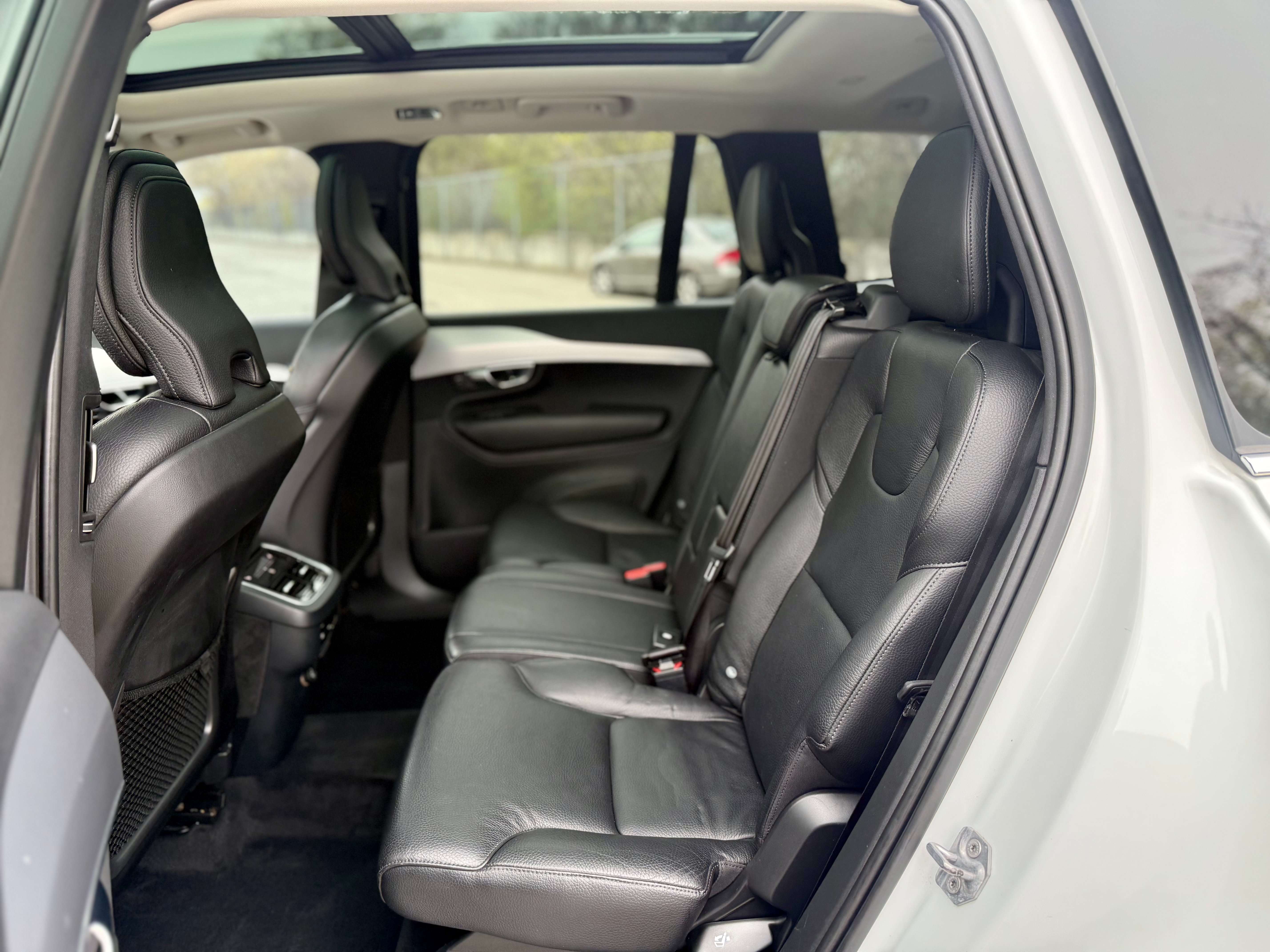 2019 Volvo XC90 Momentum thumb 14