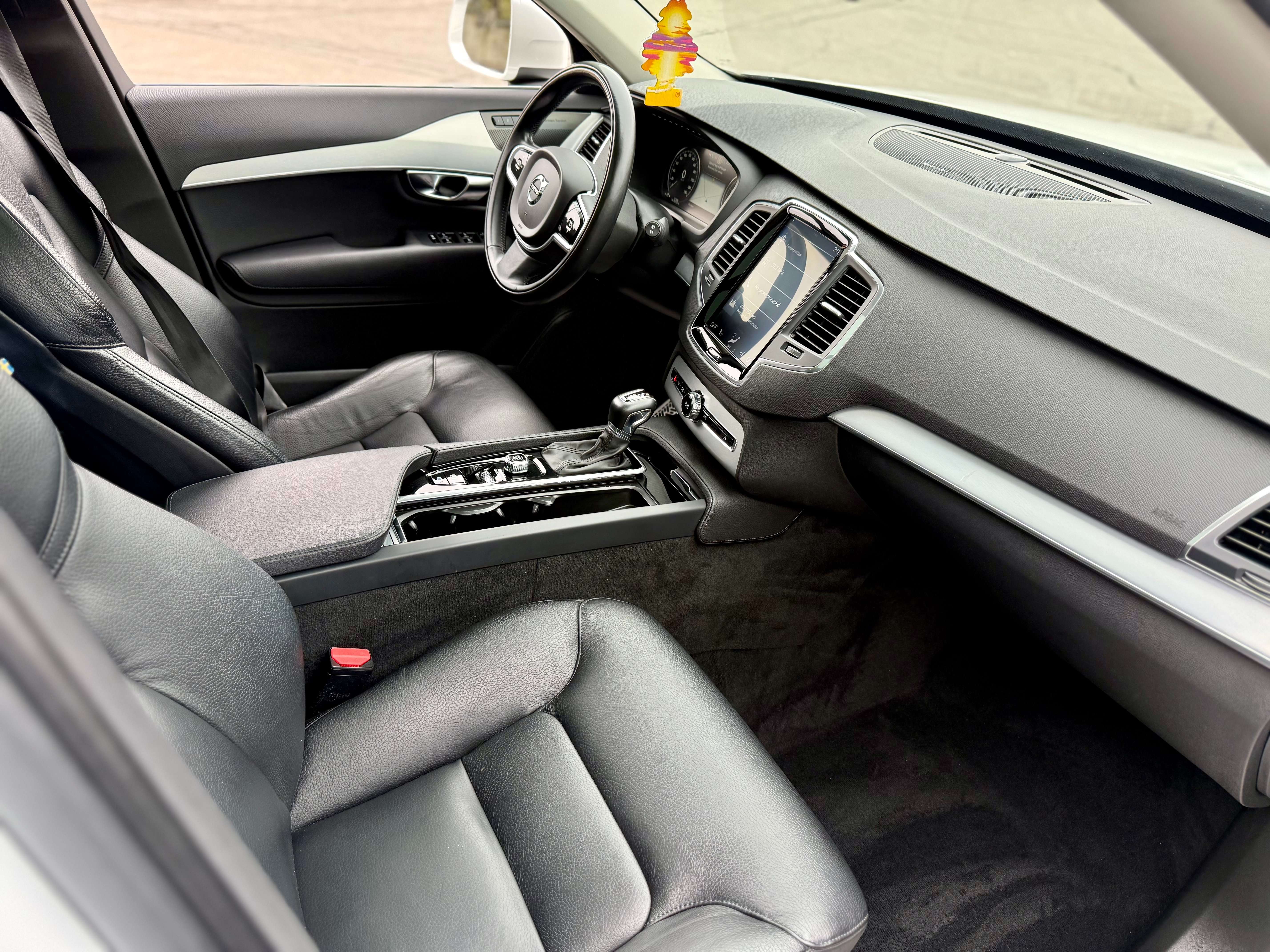 2019 Volvo XC90 Momentum thumb 9