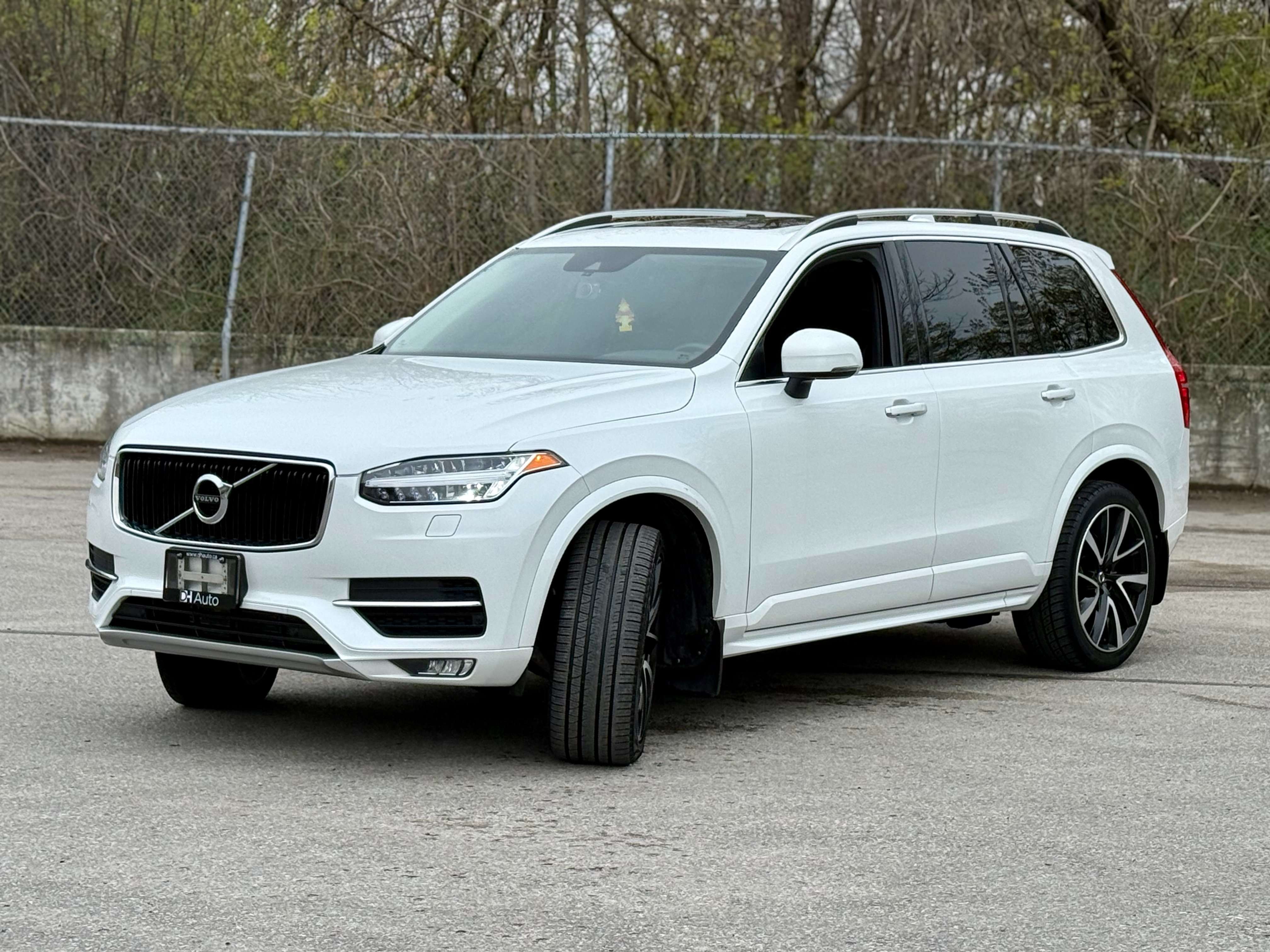 2019 Volvo XC90 Momentum alt 3