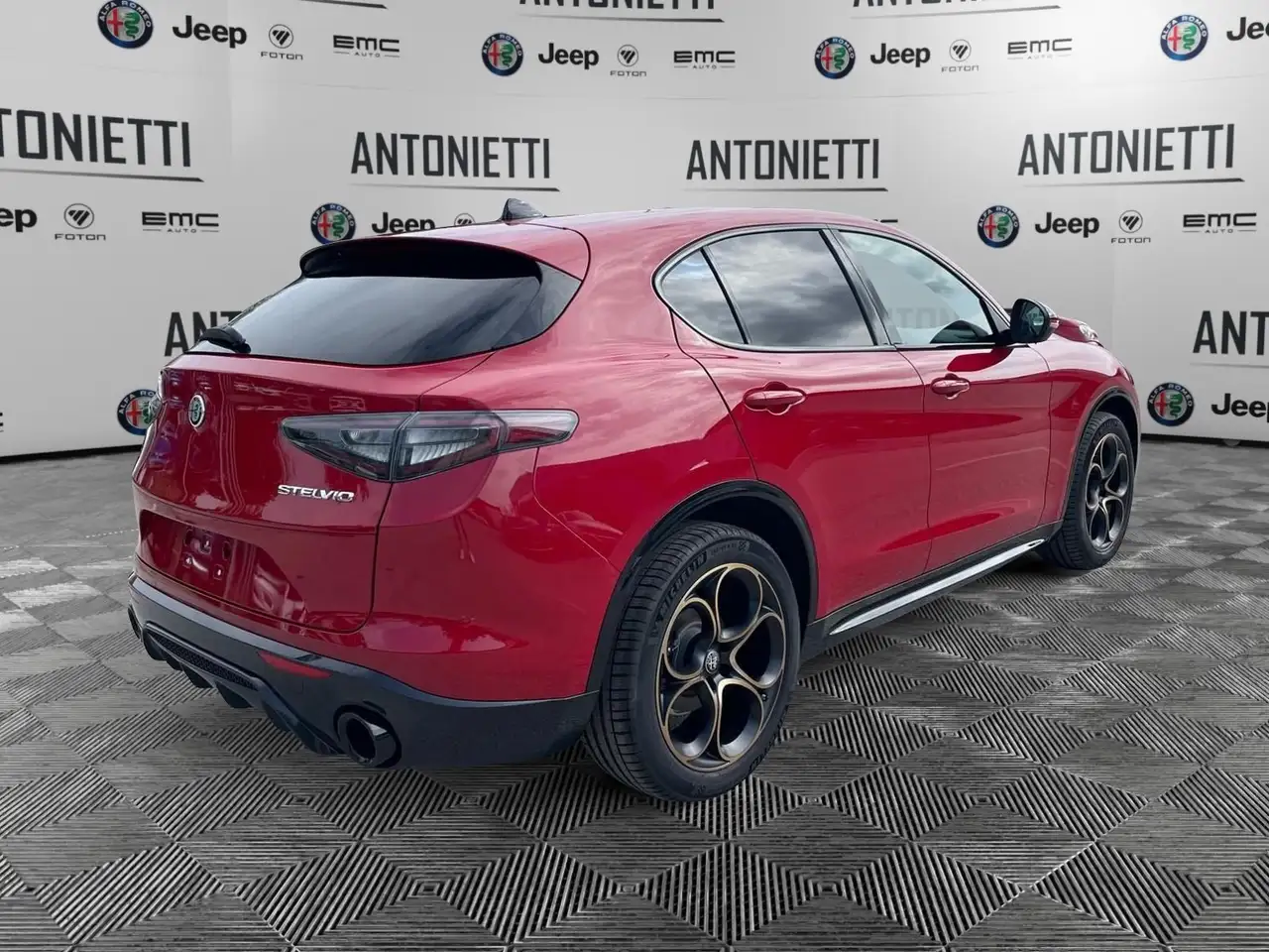 Alfa Romeo Stelvio 2025