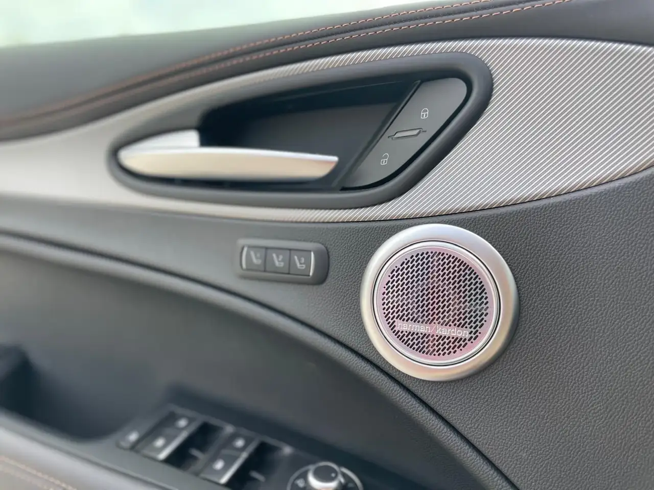 Alfa Romeo Stelvio 2025 — фото 14