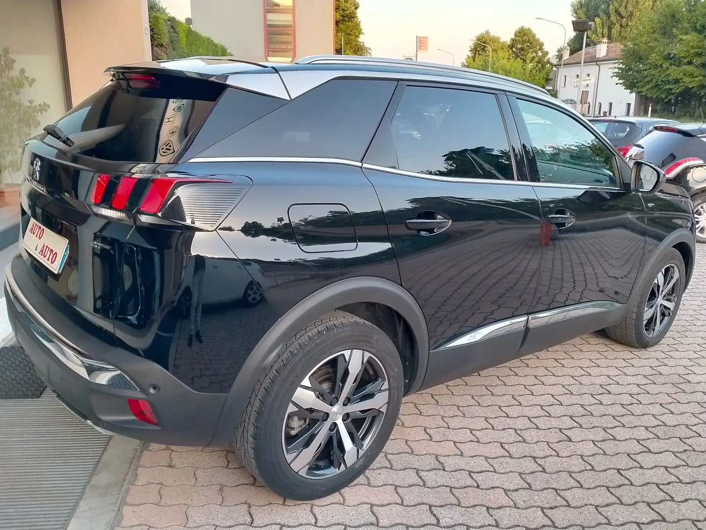 Peugeot 3008 20HDI 177CV EAT8 GT  WIRELESS  HIFI FOCAL Noir - 2